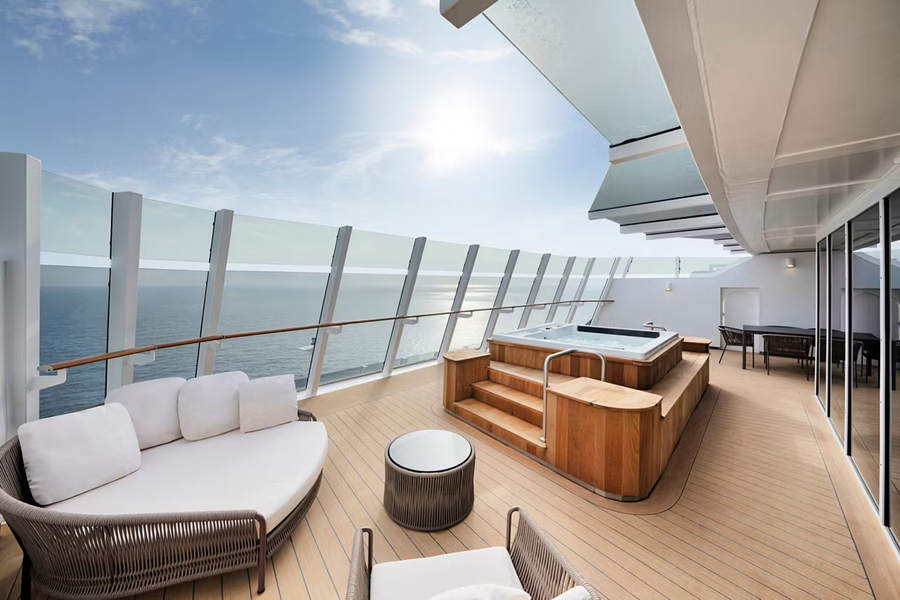 MSC Cruises MSC World Atlantic MSC Yacht Club Owner's Suite With Whirlpool Bath ©MSC Cruises.png